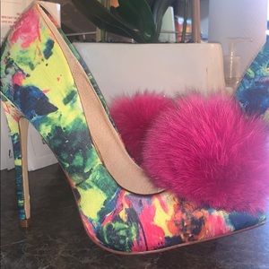 Colorful Pumps w/Pom Pom accent